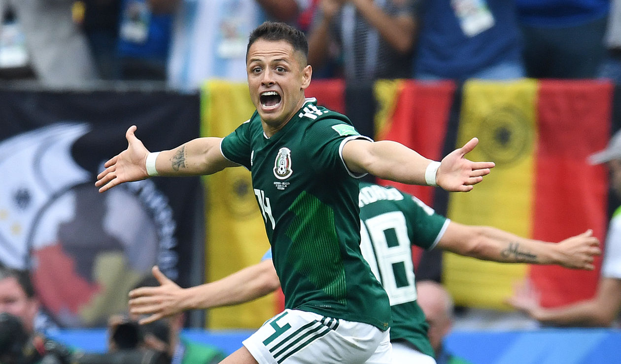 El 'Chicharito' celebra la anotación de su compañero Hirving Lozano sobre Alemania 