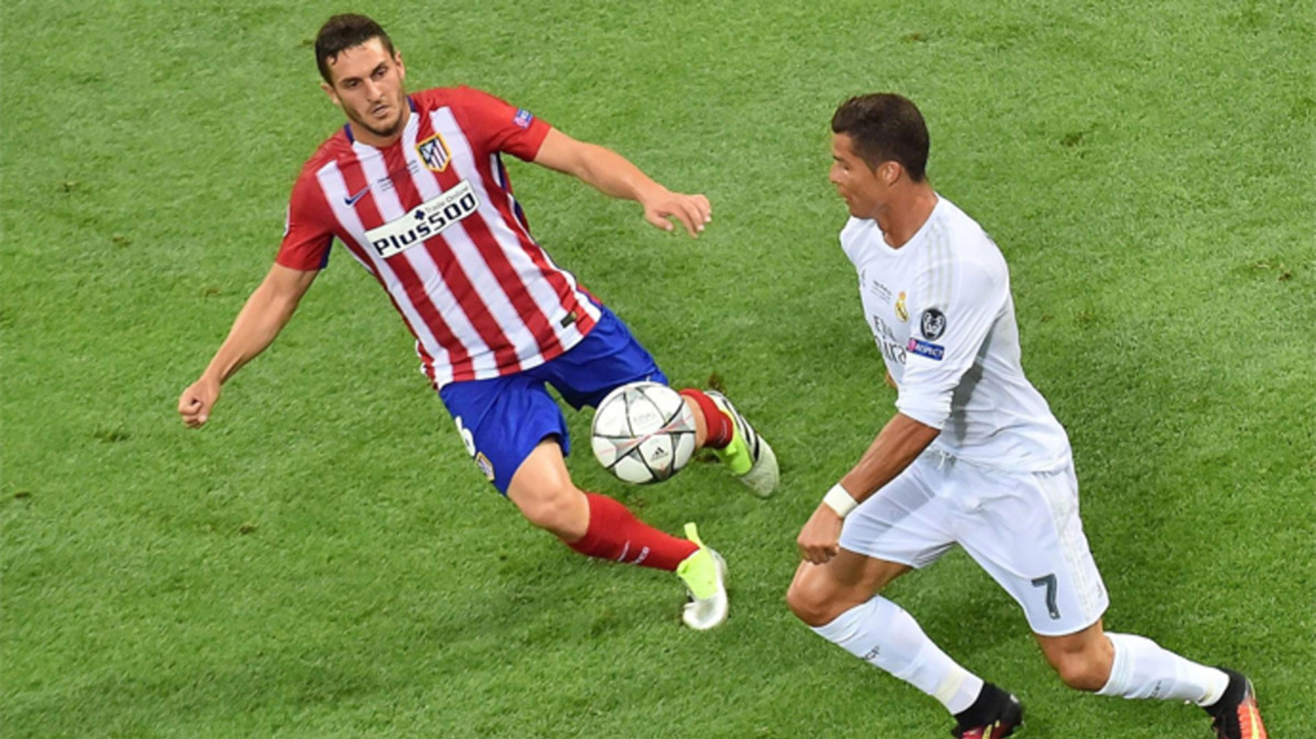 Koke contra Crisiano en un partido entre el Atlético y el Madrid