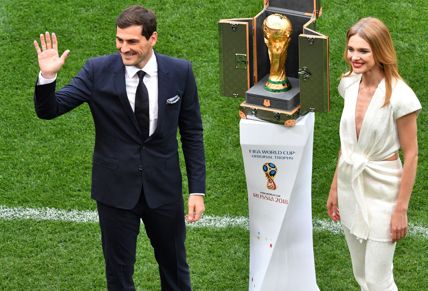 Quién es la modelo rusa Natalia Vodianova, la encargada de trasladar la  Copa del Mundo al estadio