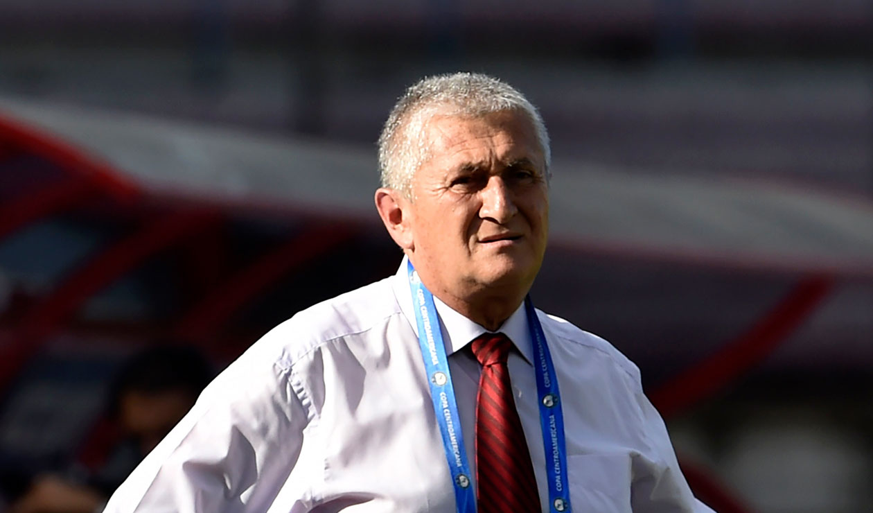 Eduardo Lara como técnico de la selección de El Salvador 