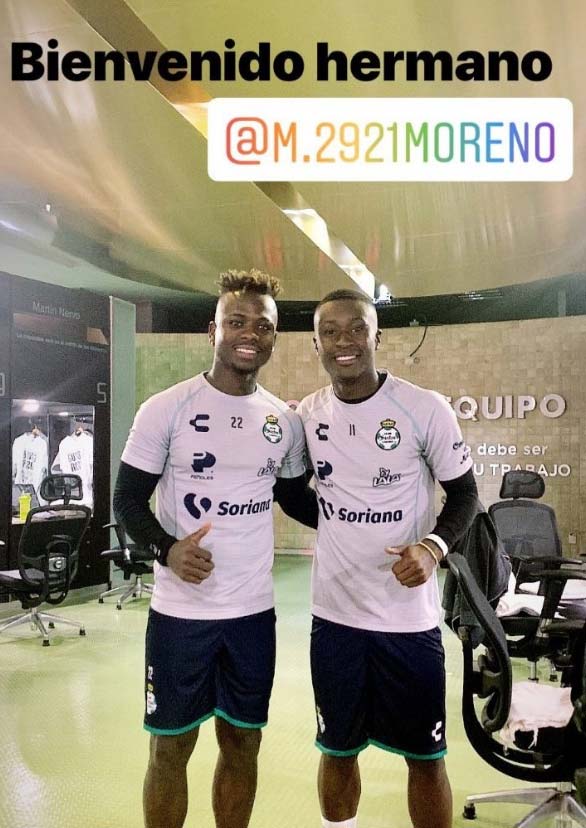 Marlos Moreno junto a Déinner Quiñones en el centro de entrenamientos del Santos Laguna