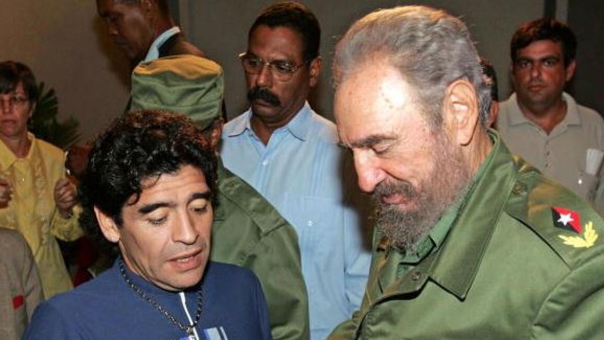 Diego Maradona va a Cuba para su tratamiento y hace amistades políticas