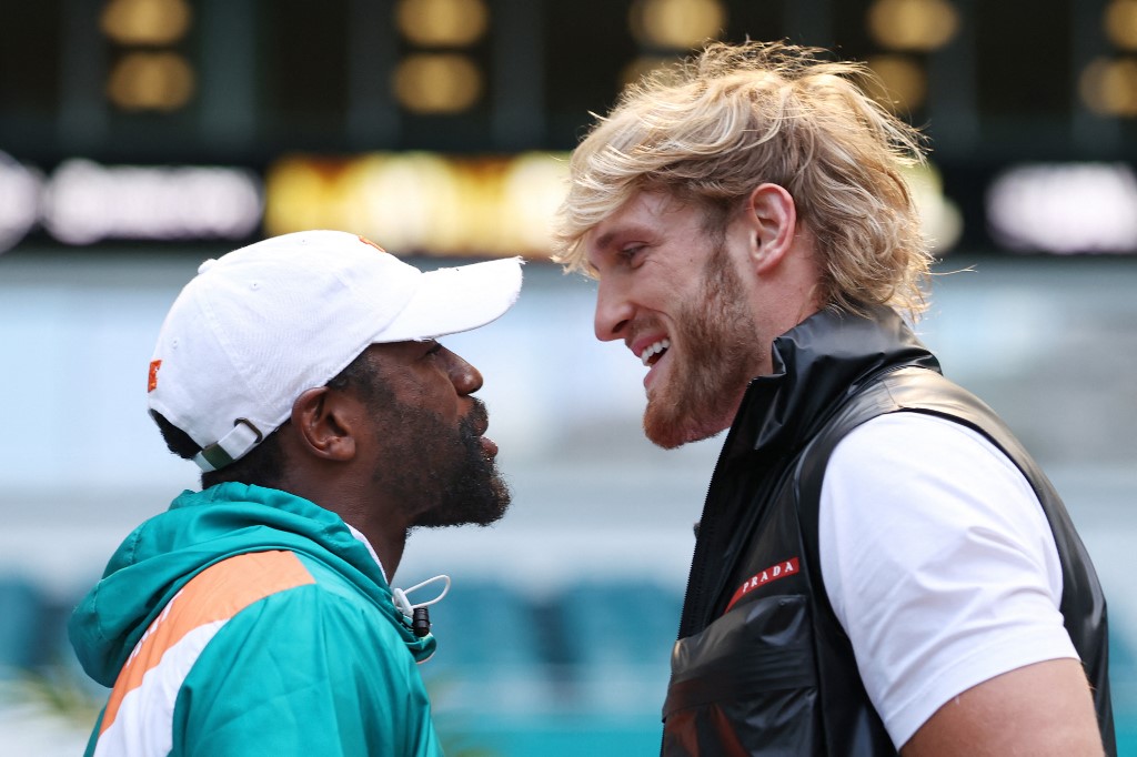 Floyd Mayweather vs Logan Paul