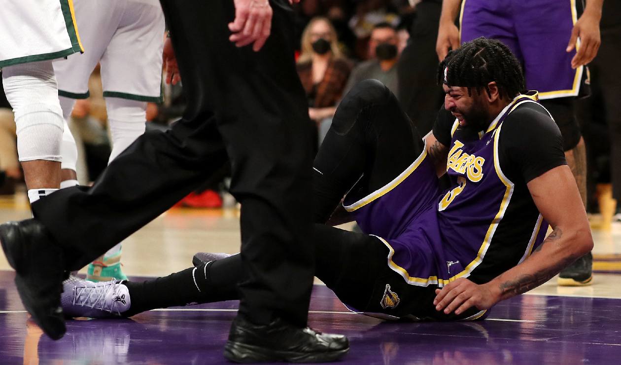 Anthony Davis suffered serious injury with Lakers in the NBA