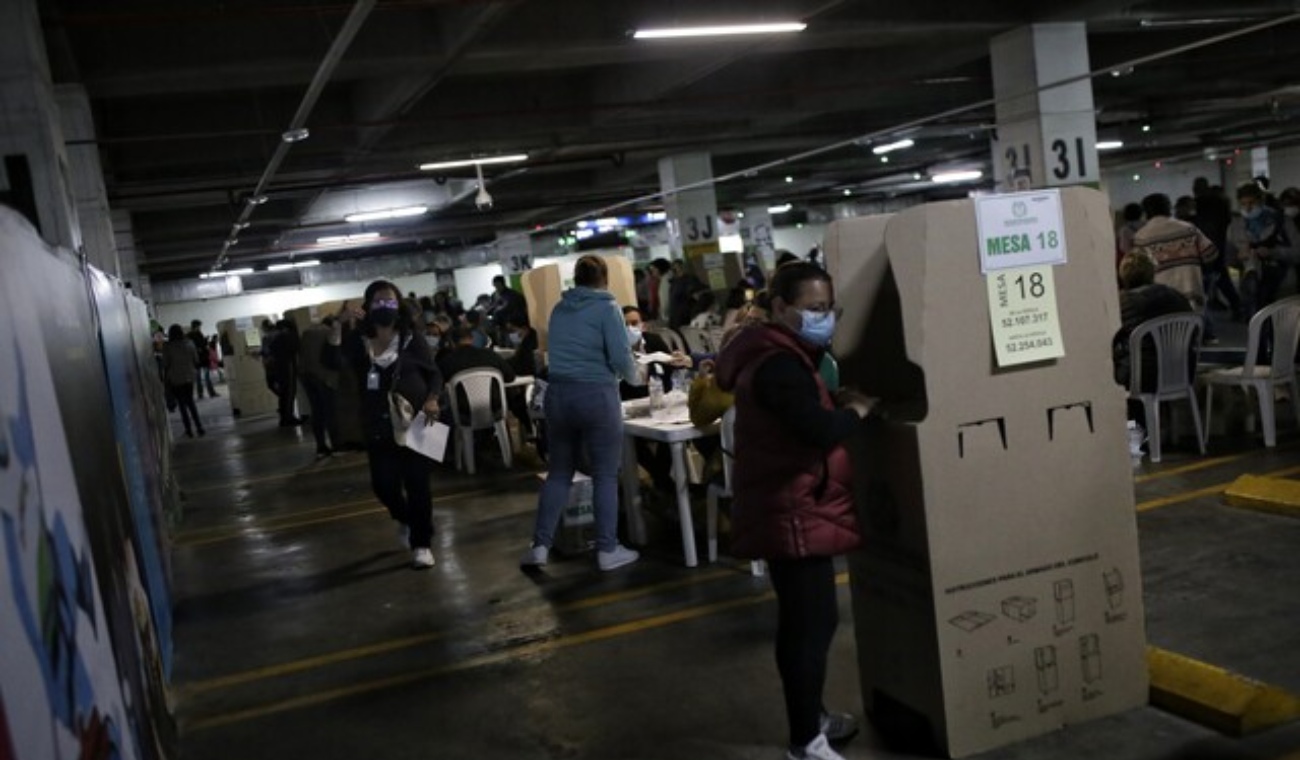 Puestos de votación en centro comercial Hayuelos