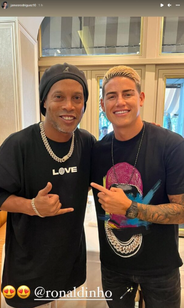 James Rodríguez junto a Ronaldinho