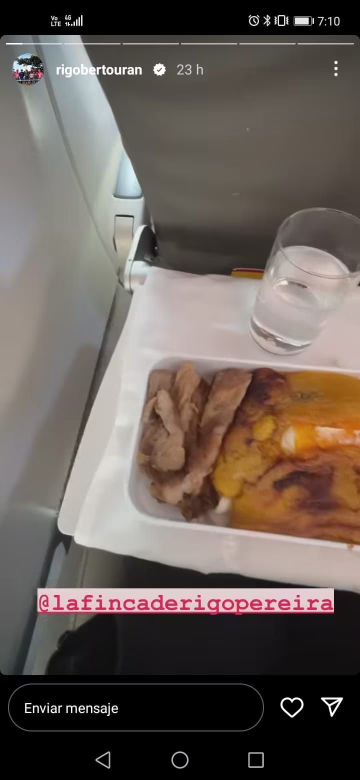 Rigoberto Urán molesto por comida durante un vuelo