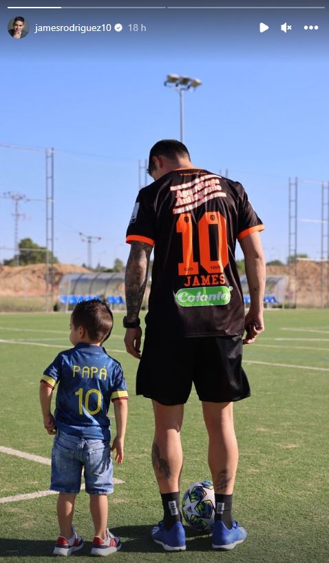 James Rodríguez luciendo la camiseta del Envigado