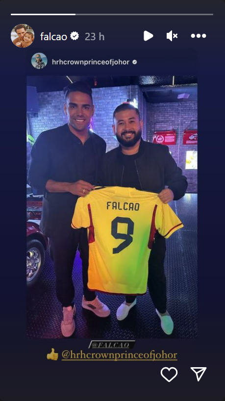 Falcao con el heredero al trono y propietario del Johor de Malasia