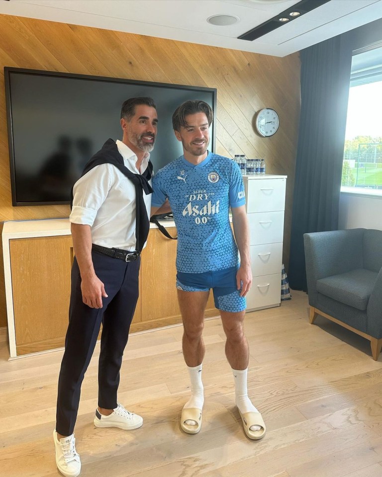 Jack Grealish junto a Juan Pablo Ángel