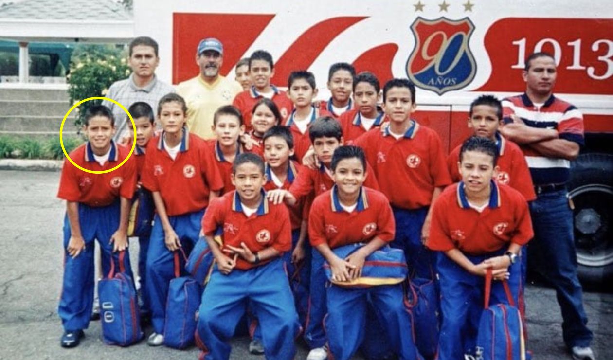 La foto de James con la camiseta del Medellín