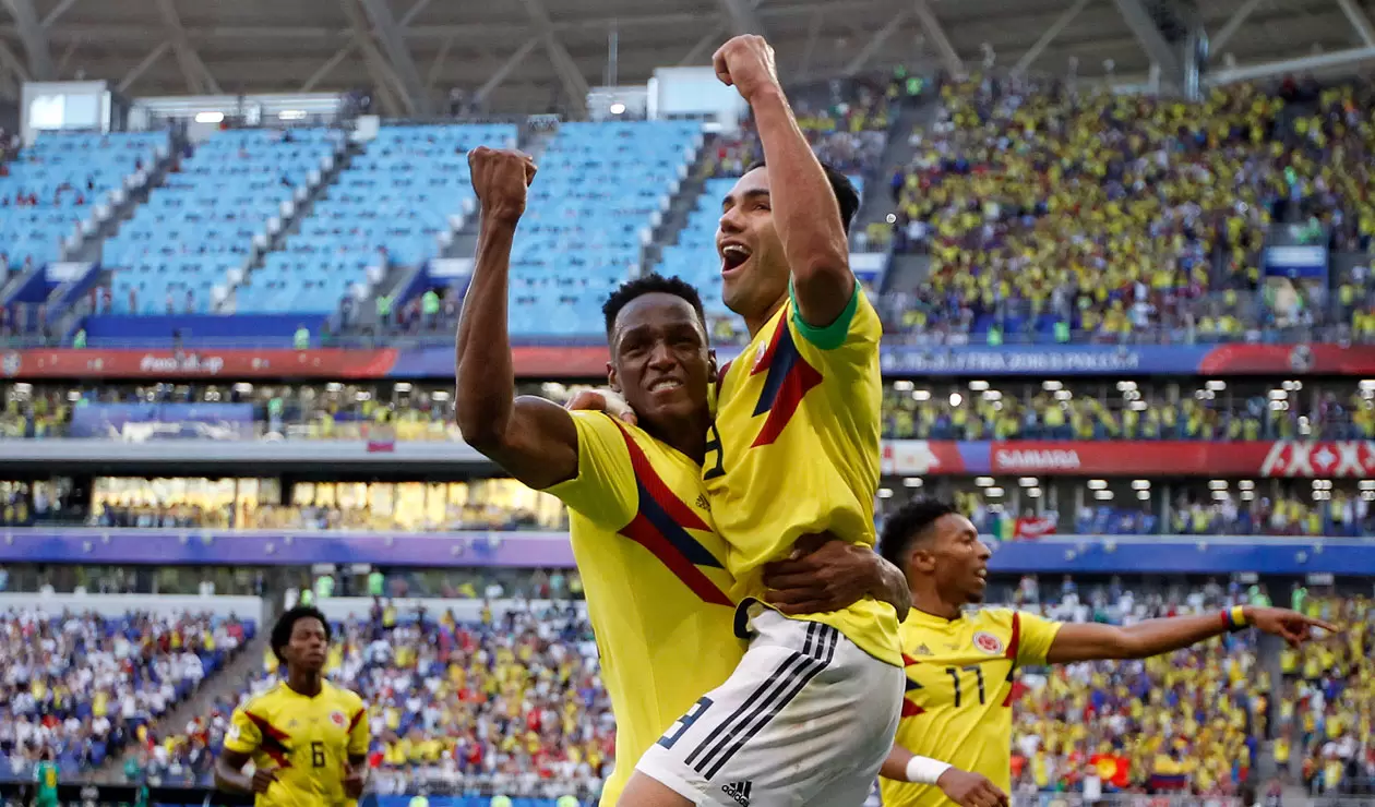 Falcao celebra con Yerry Mina el gol de Colombia ante Senegal