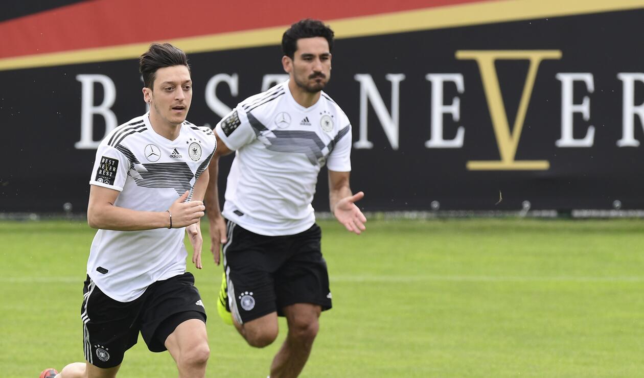 Özil y Gündogan en entrenamiento de la Selección de Alemania