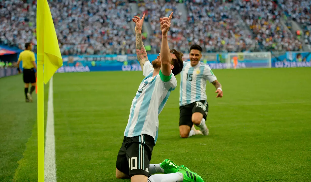 Lionel Messi celebra el gol de Argentina ante Nigeria