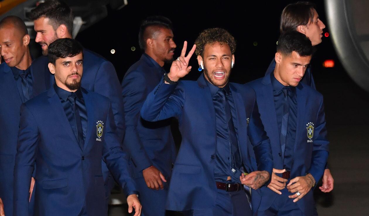 La Selección Brasileña llegó a Rusia con su máxima estrella, Neymar  
