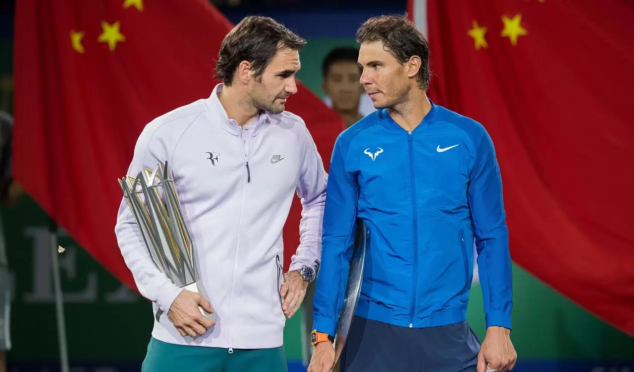 Roger Federer y Rafael Nadal en la premiación del Shanghai Masters en Shanghai en 2017