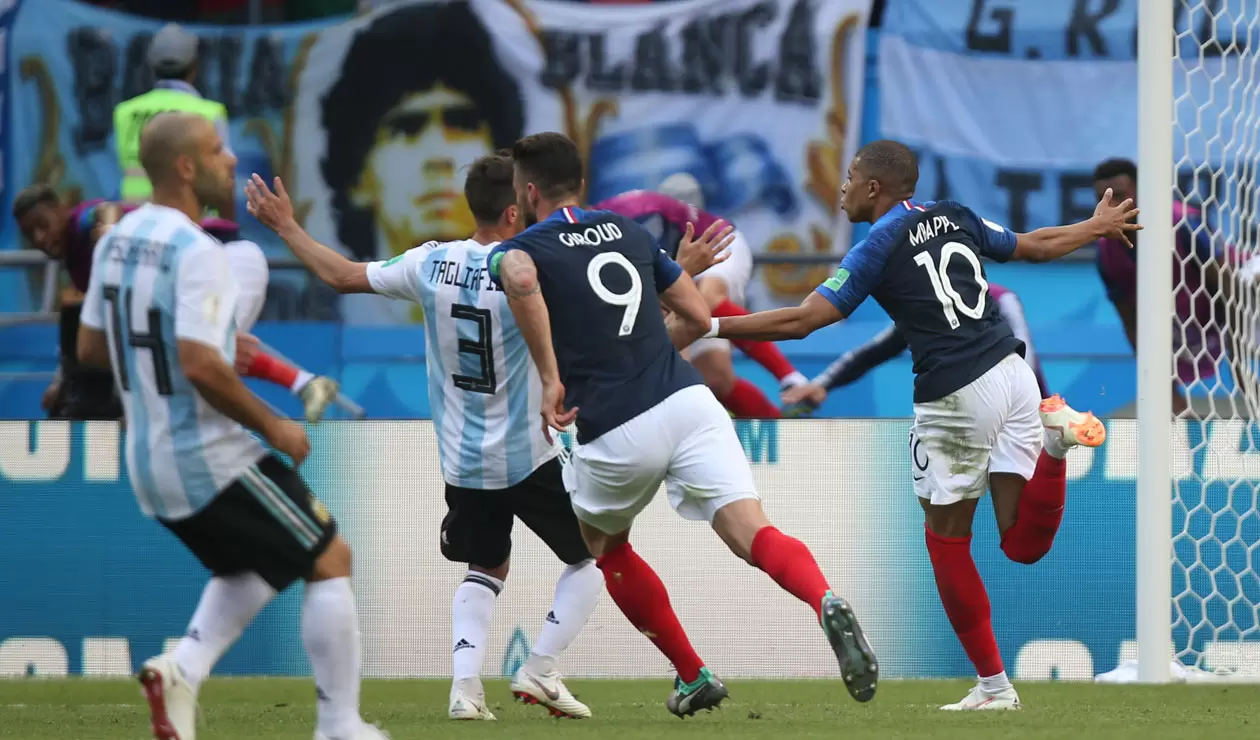 M'bappe celebra el tercer gol de Francia ante Argentina