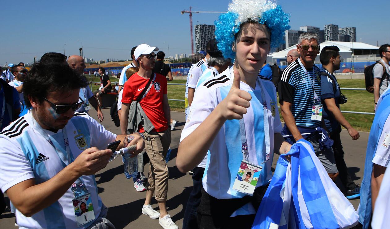 Hinchas de Argentina antes del partido ante Islandia en el Mundial