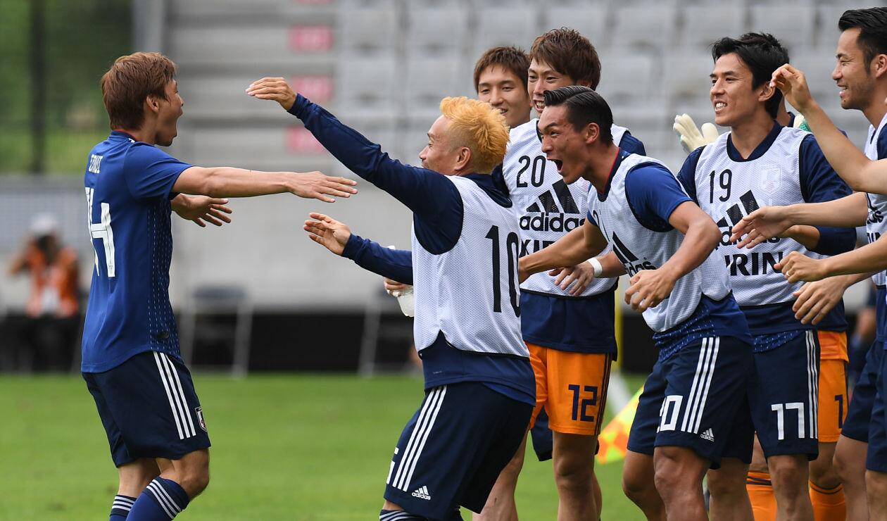La Selección Japonesa celebrando uno de sus goles frente a Paraguay   