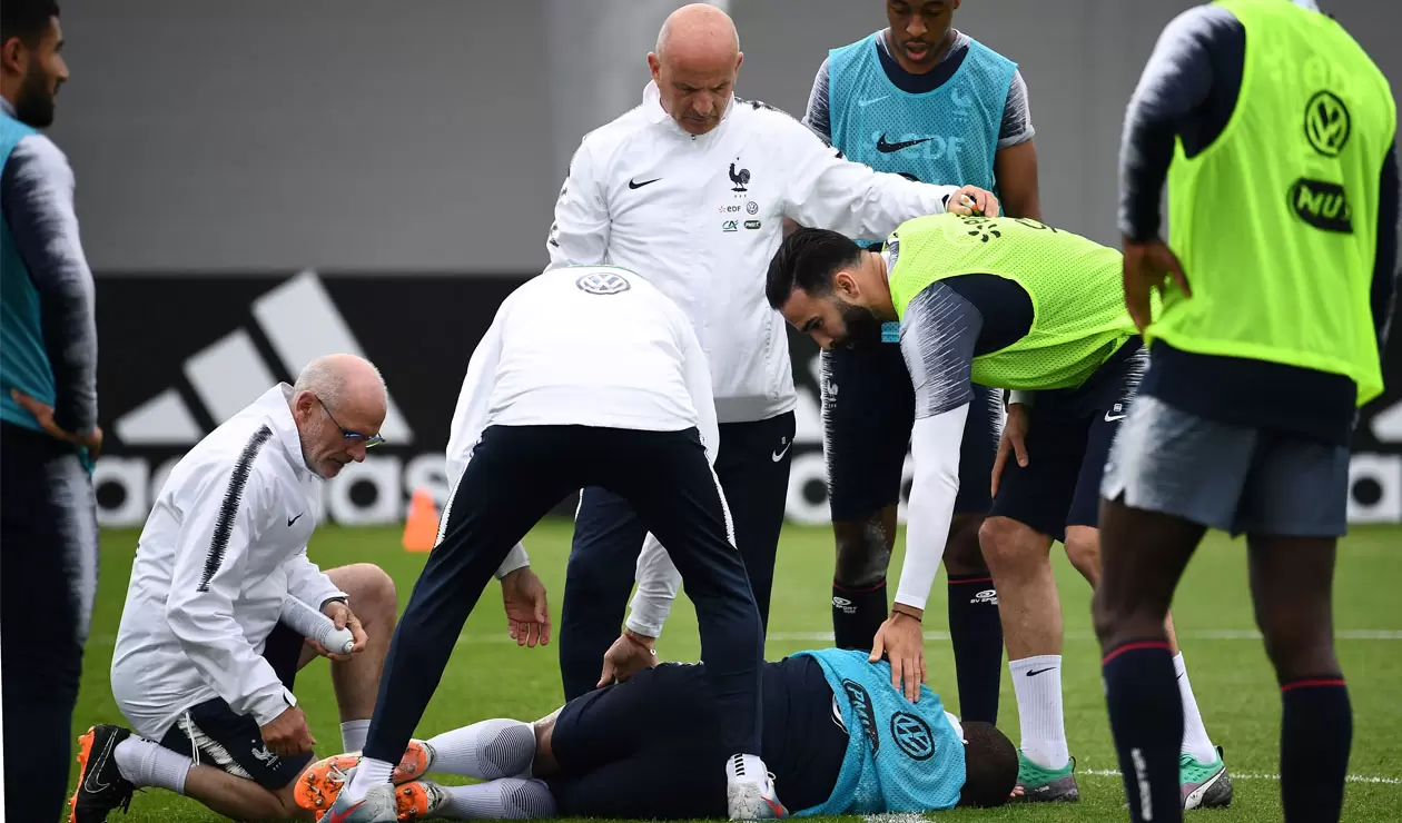 Kylian Mbappé asustó a toda Francia tras un choque con Rami