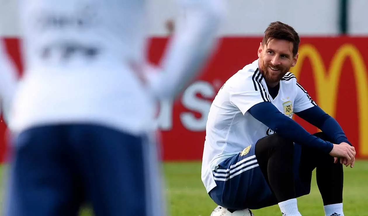 Lionel Messi en sesión de entrenamiento con sus compañeros Gonzalo Higuaín y Sergio Agüero 