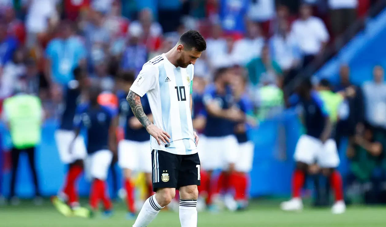 Lionel Messi lamenta el segundo gol de Francia ante Argentina