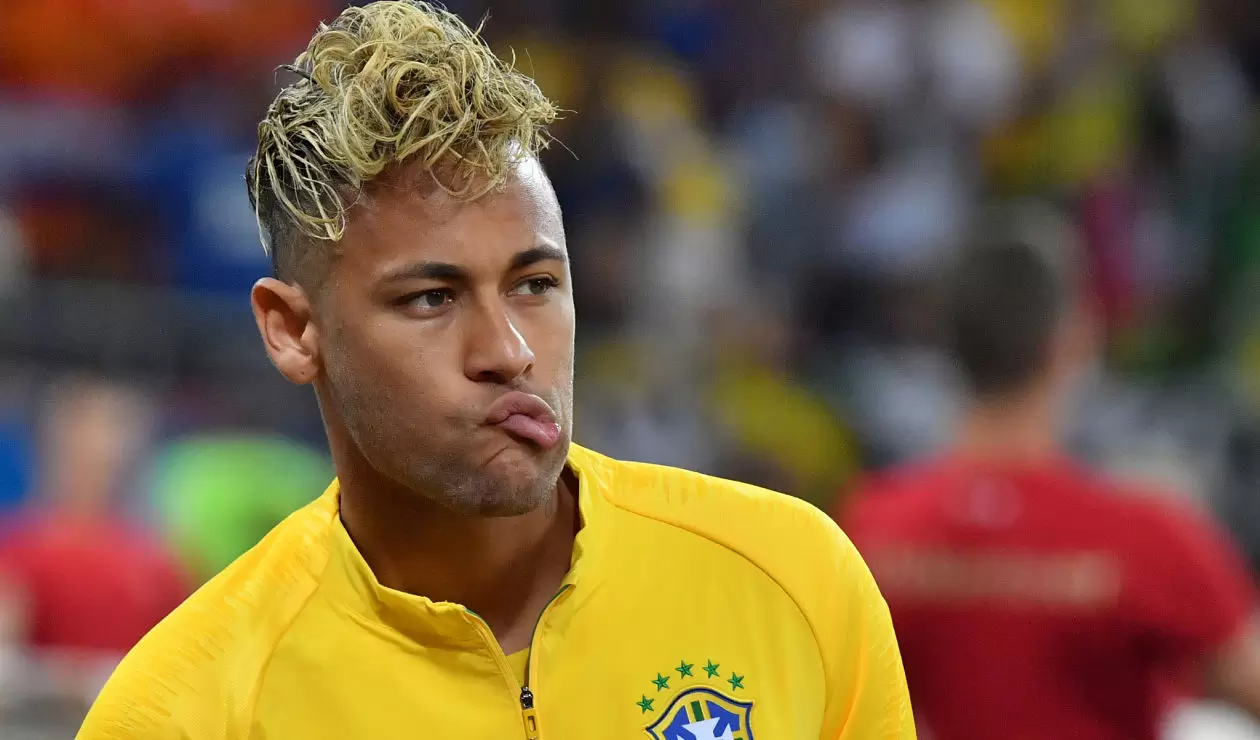 Neymar en los actos protocolarios previo a Brasil y Suiza en el Rostov Arena