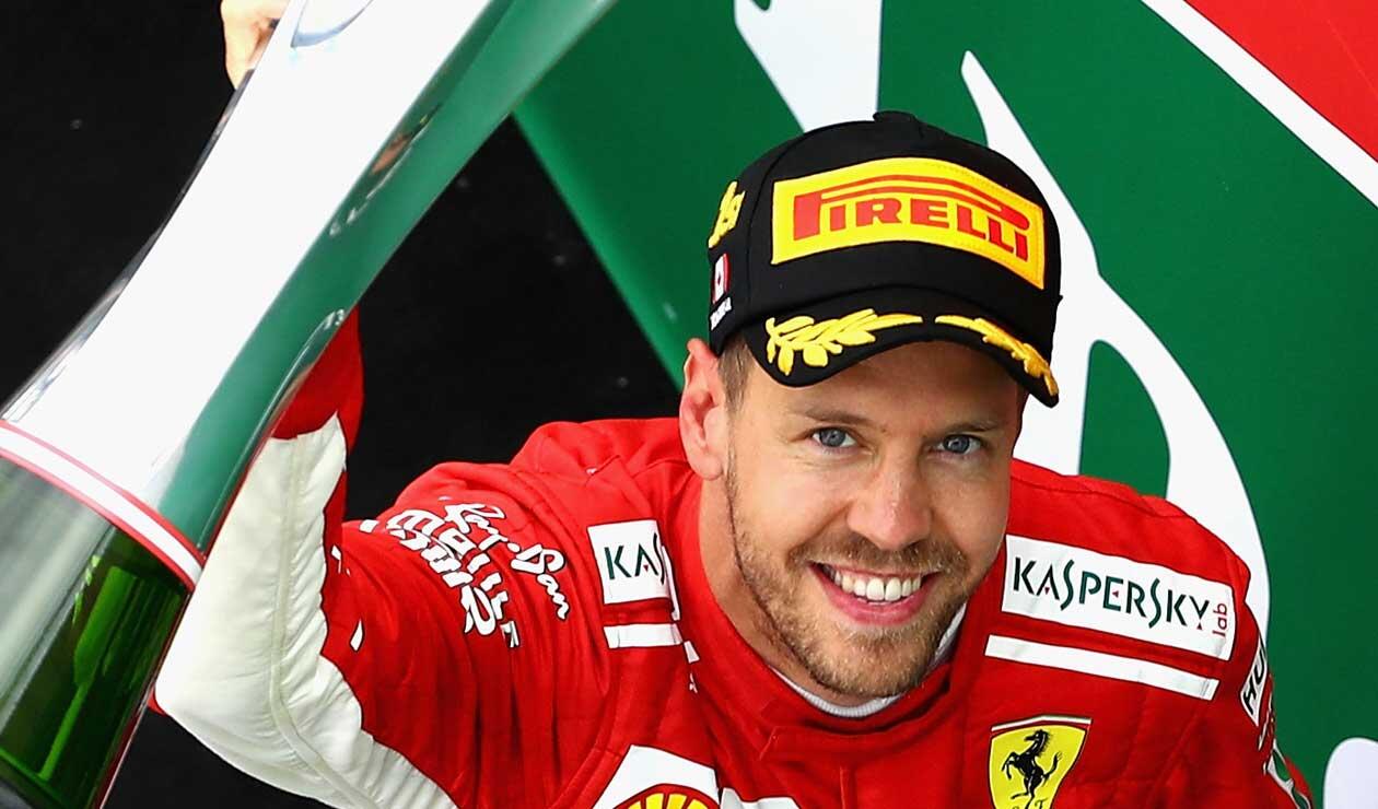 Sebastián Vettel celebrando la victoria en el Gran Premio de Canadá