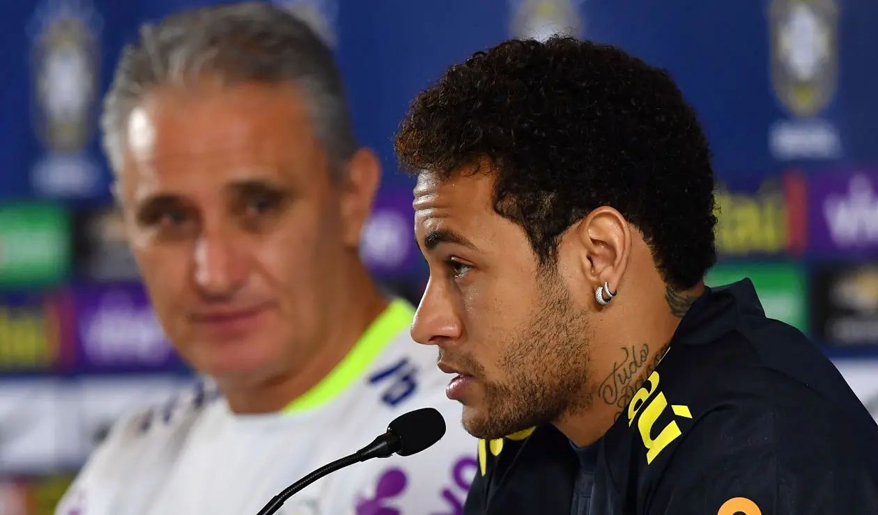 Neymar y Tite en conferencia de prensa, previo al partido frente a Paraguay (Eliminatorias Rusia 2018)