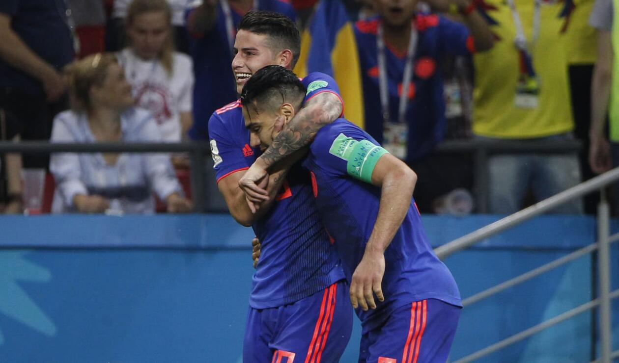 James abraza a su amigo Falcao tras su gol