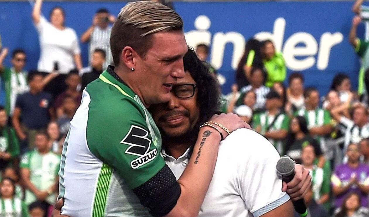 Franco Armani abrazando a René Higuita