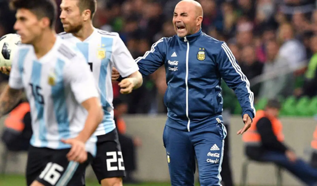 Jorge Sampaoli en un partido con Argentina
