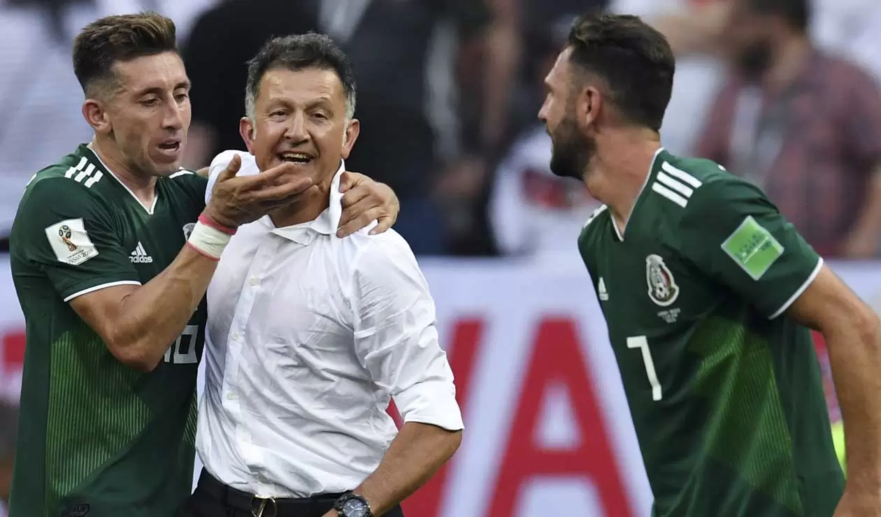 Juan Carlos Osorio celebrando el triunfo histórico de México ante Alemania
