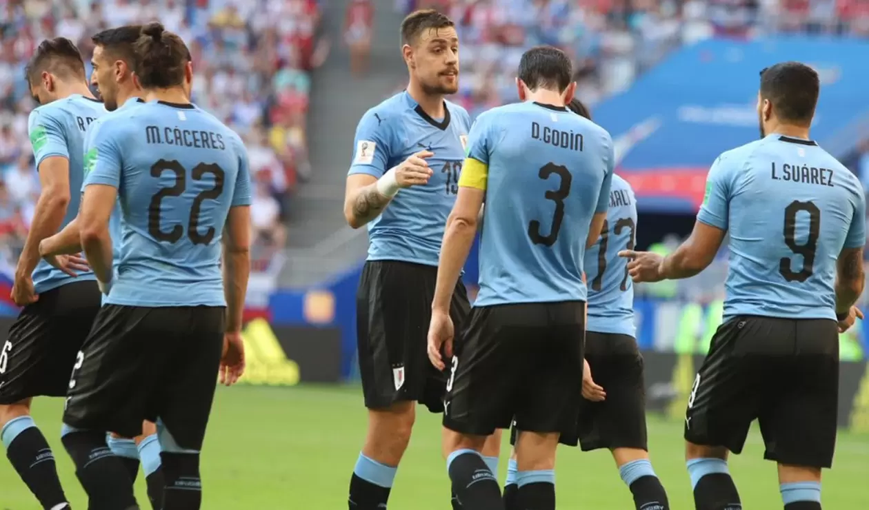 Jugadores uruguayos celebrando la victoria ante Rusia