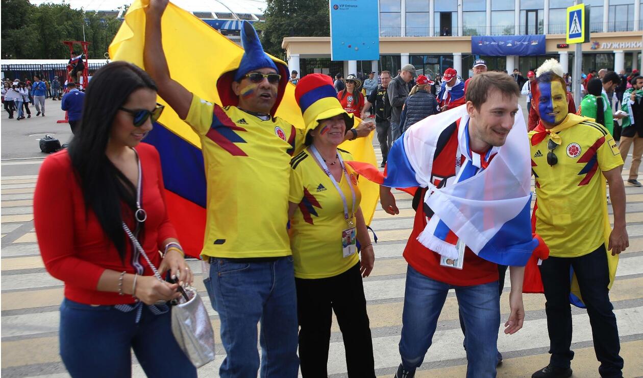 Hinchas colombianos en el estadio Luzhniki