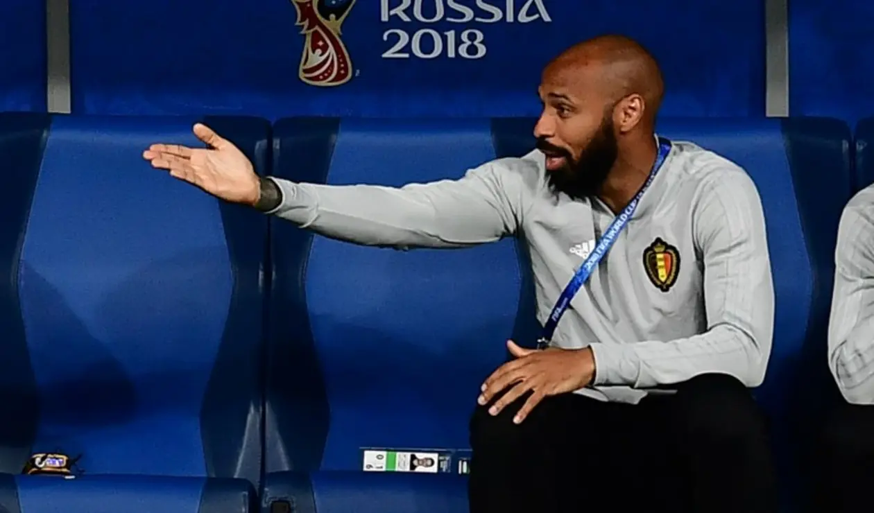 Thiery Henry asistente técnico de Martínez en la selección del Bélgica en el juego ante Francia. 