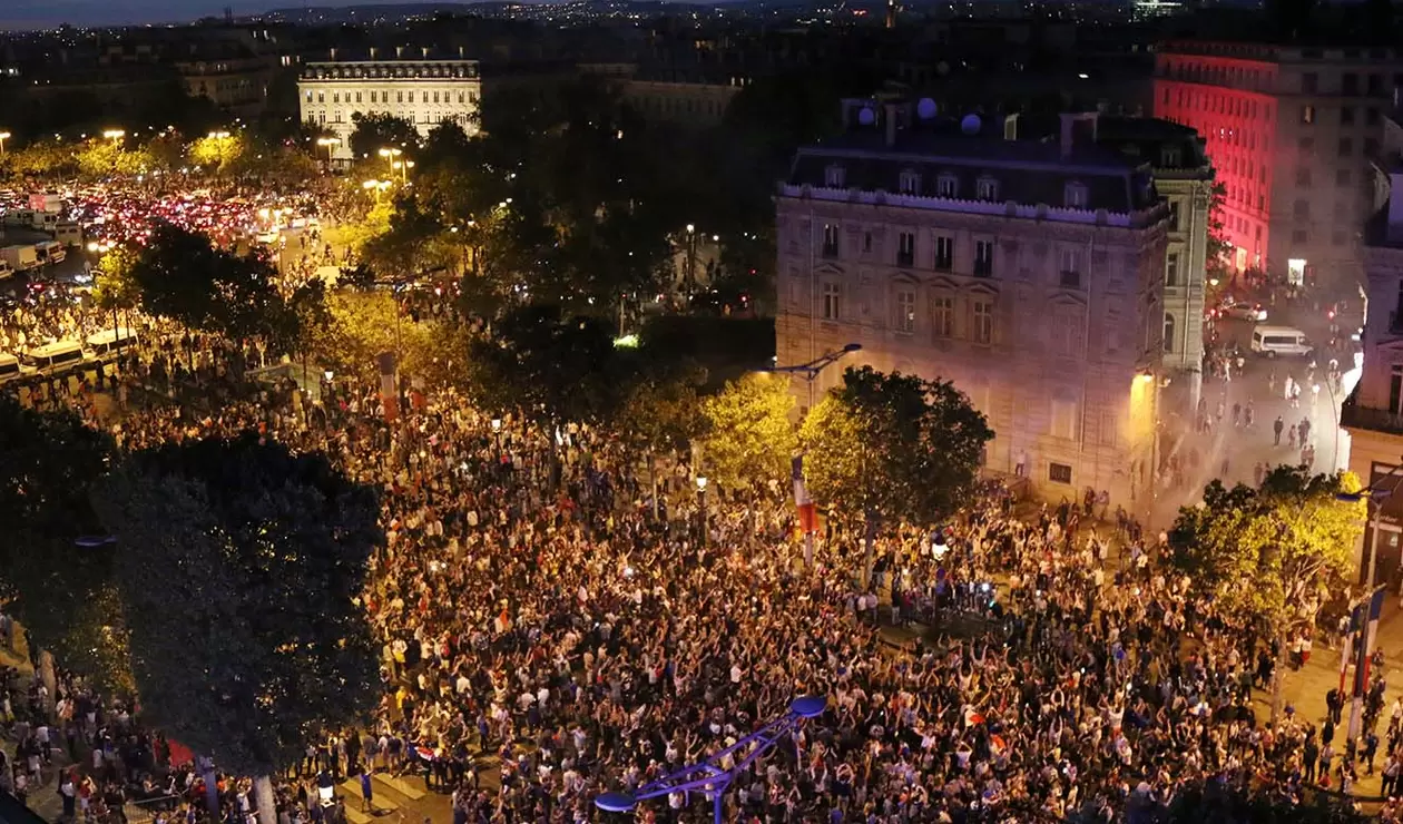 Paris festeja el paso de Francia a la final del mundial de Rusia 