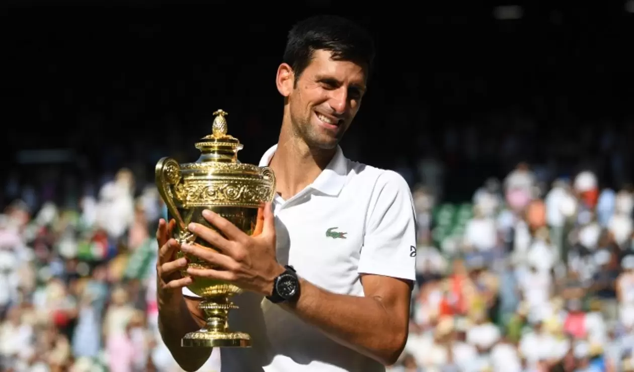 El serbio Novak Djokovic celebrando su título de Wimbledon 