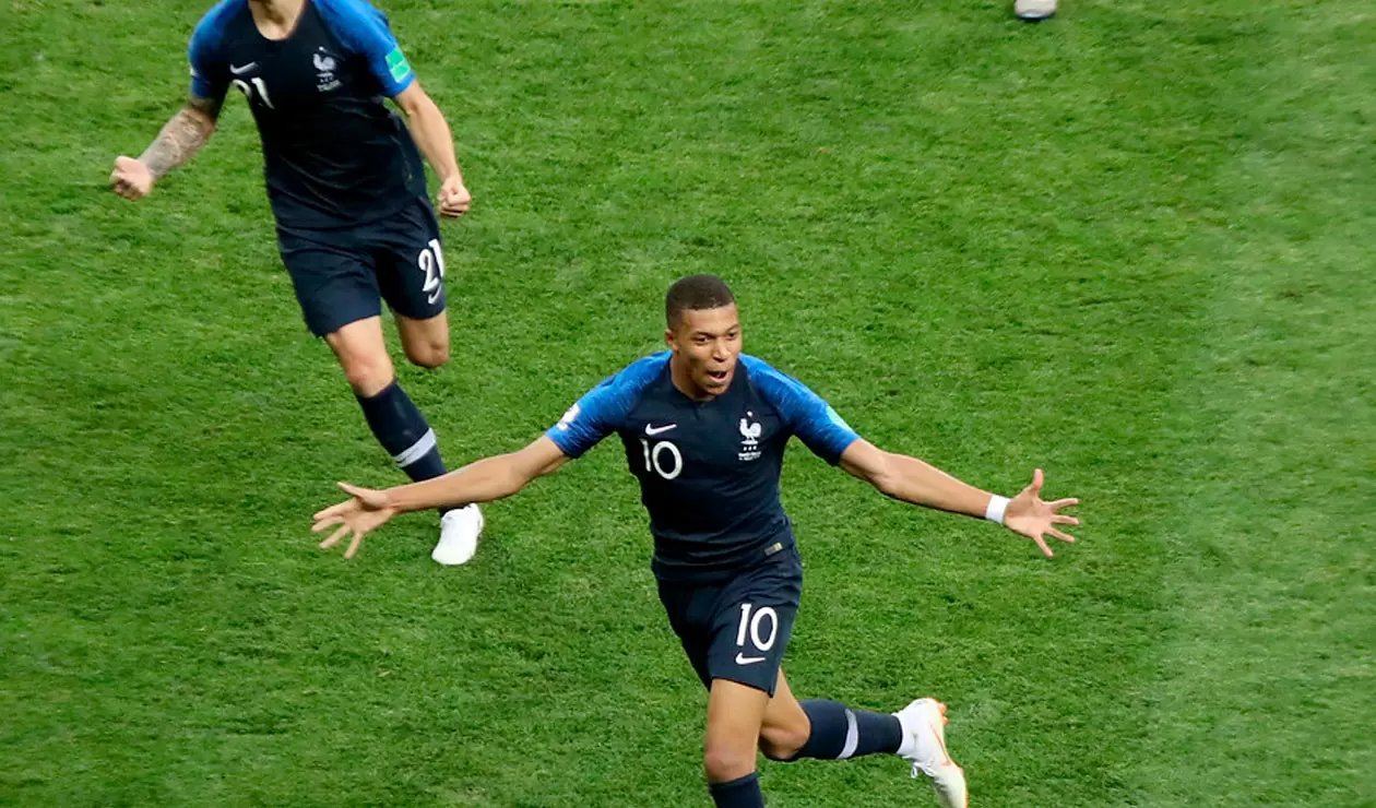 Kyllian M'bappe celebra el cuarto gol de Francia en la final del Mundial Rusia 2018