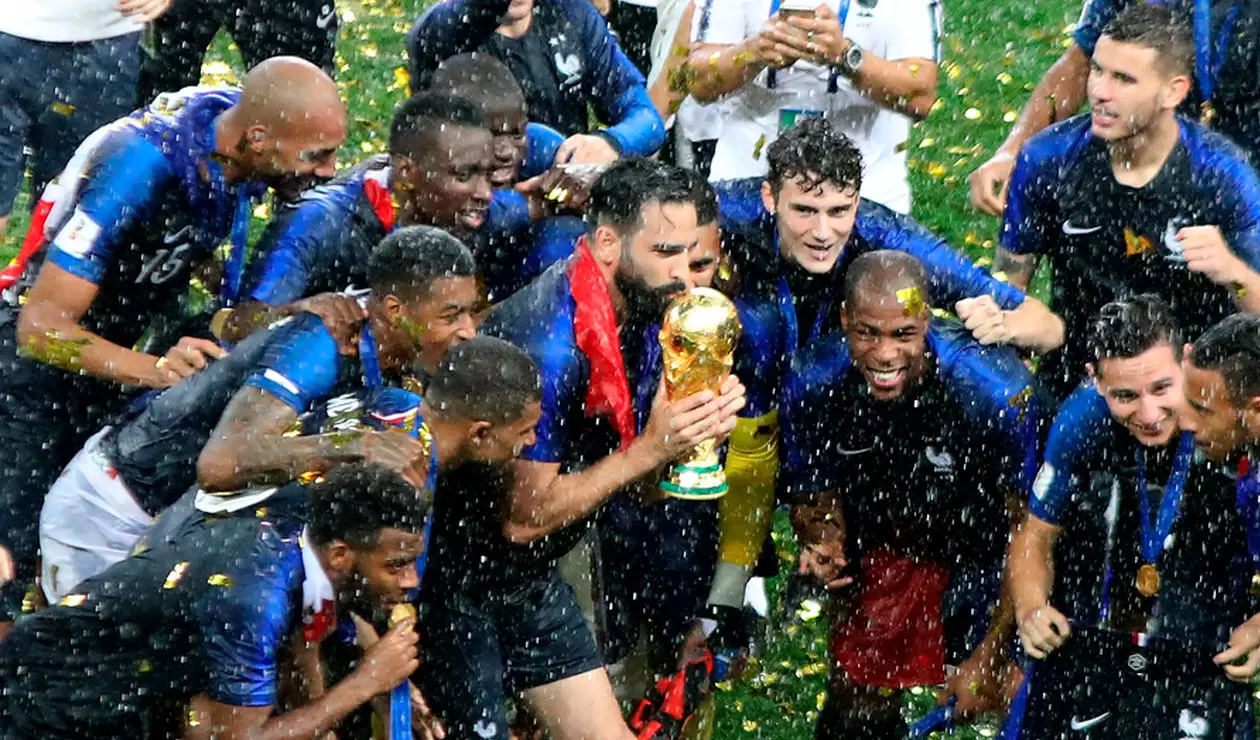 Los jugadores de Francia celebran ganar su segundo mundial