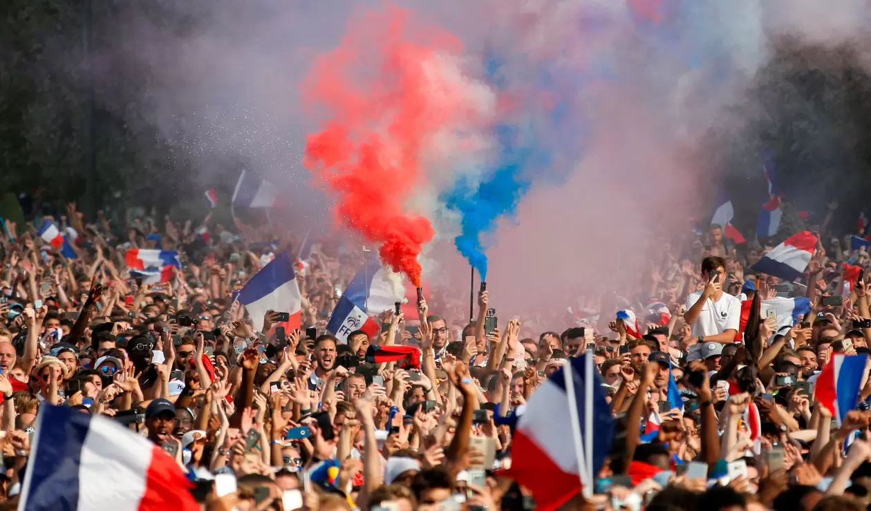 Francia celebra su segundo título en mundiales tras el 98