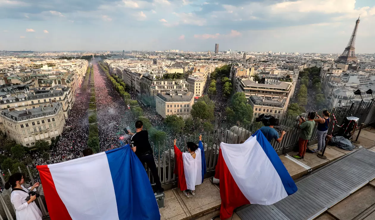Las calles de París, inundadas de hinchas de Francia tras el título logrado en Rusia 2018