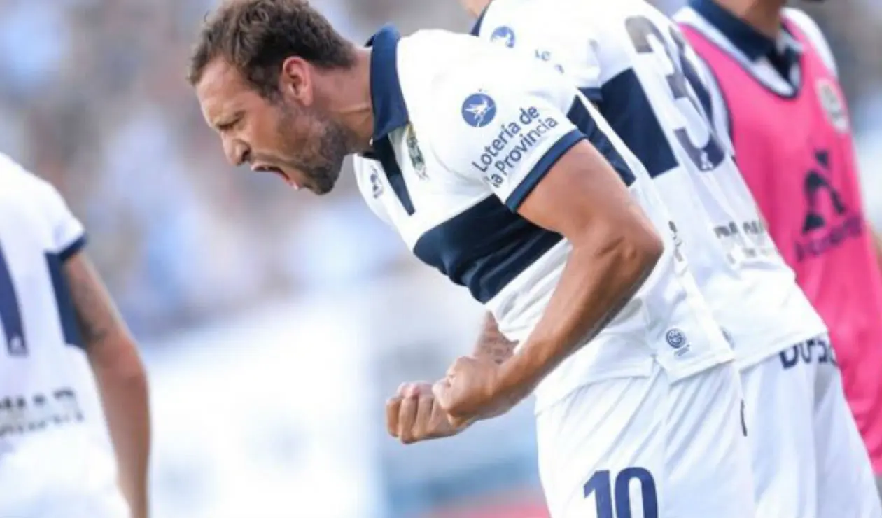 Brahian Alemán, volante uruguayo de Gimnasia y Esgrima La Plata