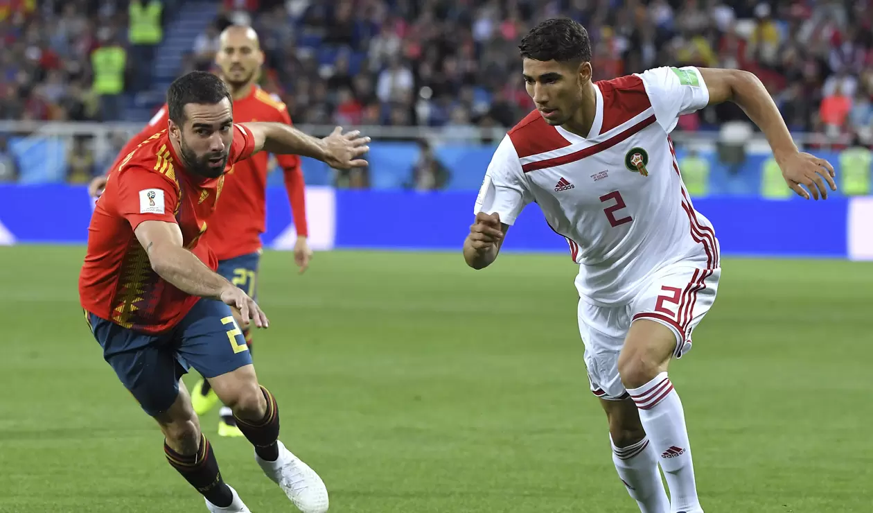 Dani Carvajal y Achraf Hakimi en el juego entre España y Marruecos en Rusia 2018