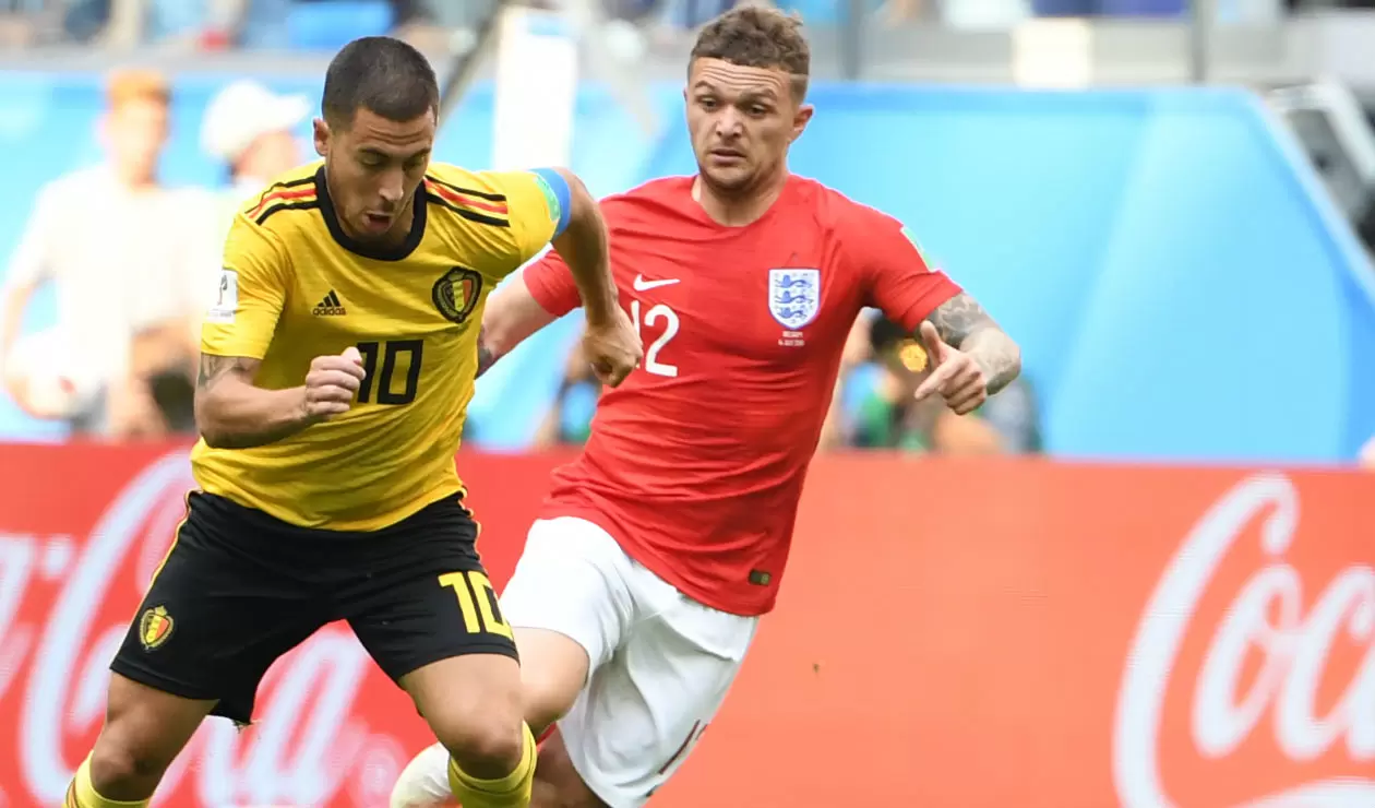 Eden Hazard y Kieran Trippier en el juego entre Bélgica e Inglaterra en Rusia 2018