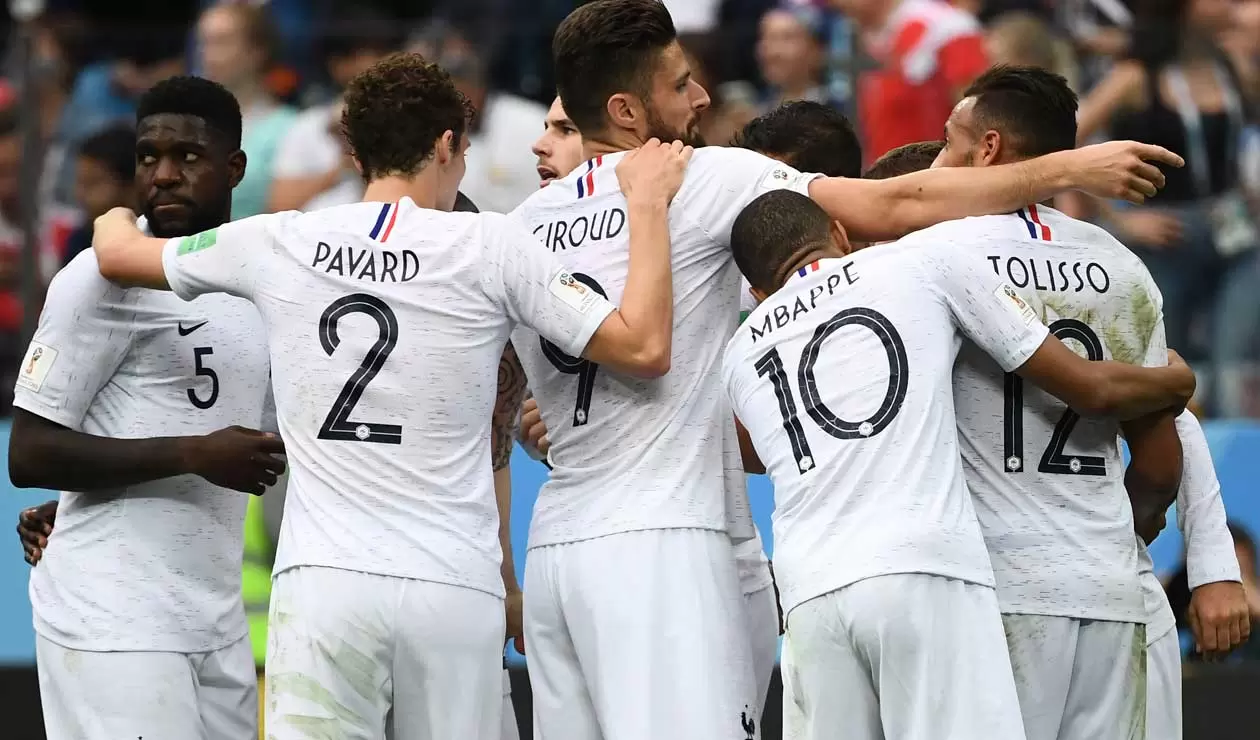 Francia celebra el primer gol ante Uruguay en los cuartos de final del Mundial de Rusia 2018