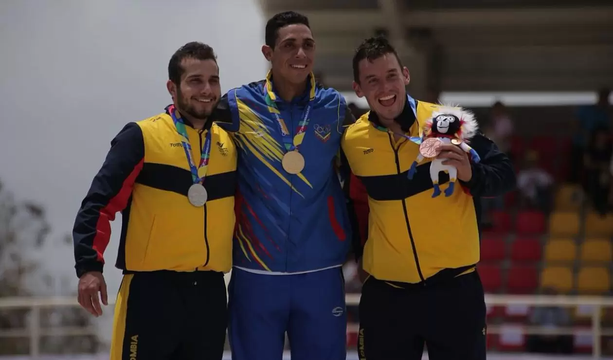Carlos Ramírez, Jefferson Milano y Carlos Mario Oquendo podio masculino BMX