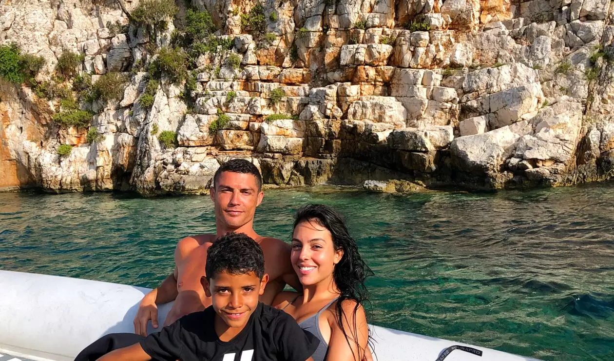 Cristiano Ronaldo junto a Georgina Rodríguez y Cristiano Ronaldo Jr