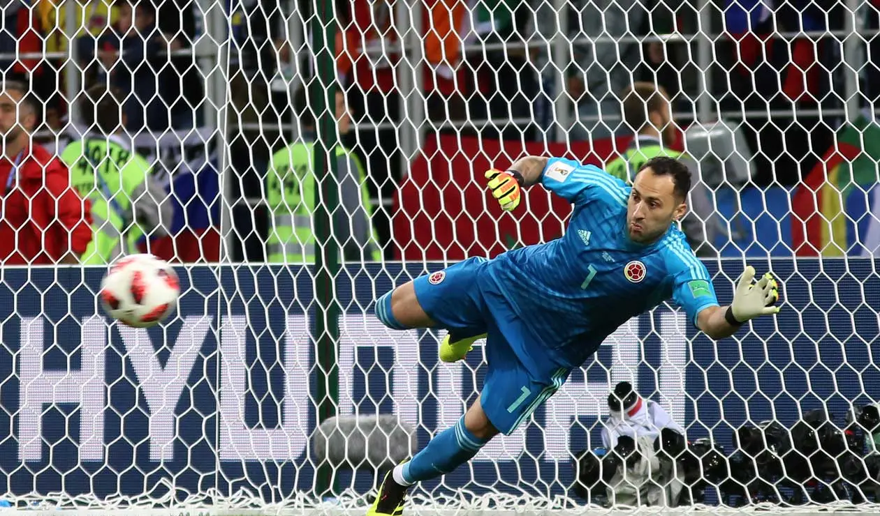 David Ospina atajando un penalti a Jordan Henderson de Inglaterra
