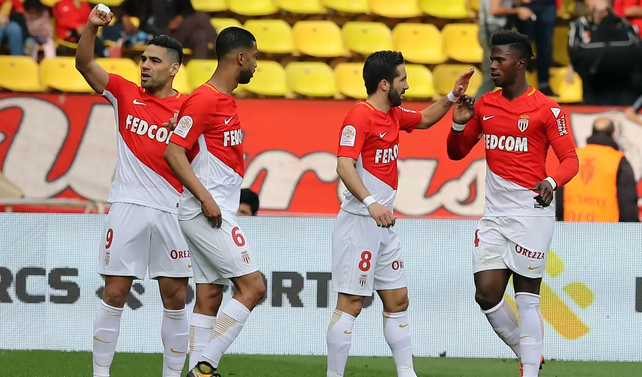 Falcao celebra junto a sus compañeros el gol marcado al Nantes en abril del 2018